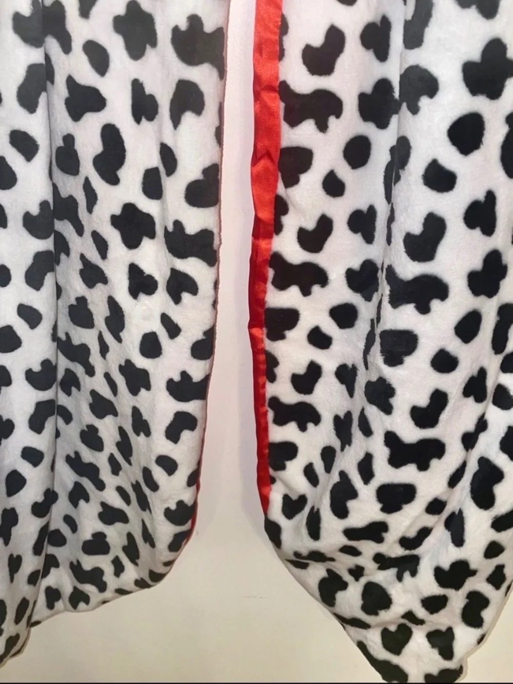 NWOT Cruella Deville Women’s Coat /Scarf For Halloween Costume